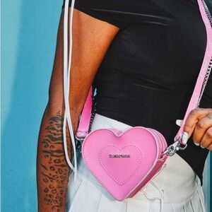 MINI HEART SHAPED LEATHER BAG (Dr Martens)